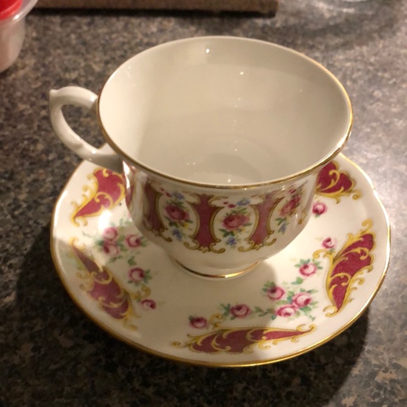 Queen Anne bone China England tea cup/saucer - Picture 1 of 6
